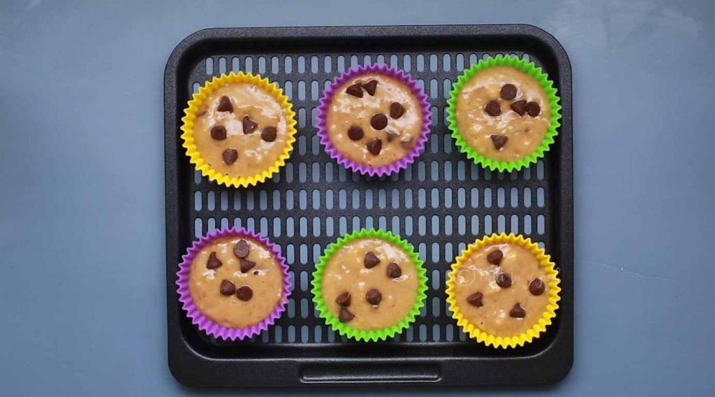 moist-banana-muffins-in-air-fryer-chili-in-a-pod